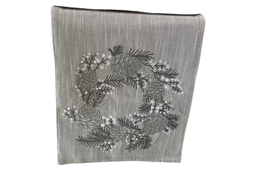 HAR4874 Table Runner/Glitter Wreath