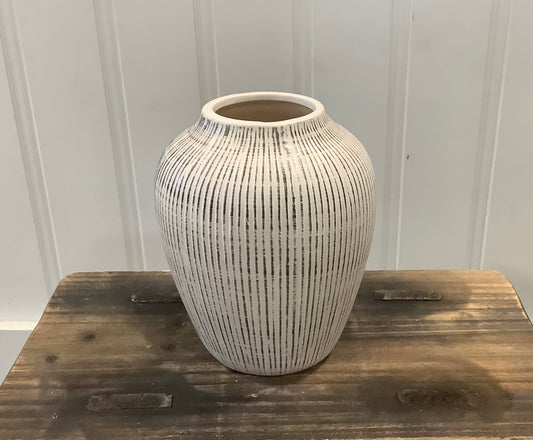 RAZ4339 Vase / Ribbed / 7.5" Tall