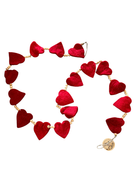 P2106- Garland/ red hearts / beads