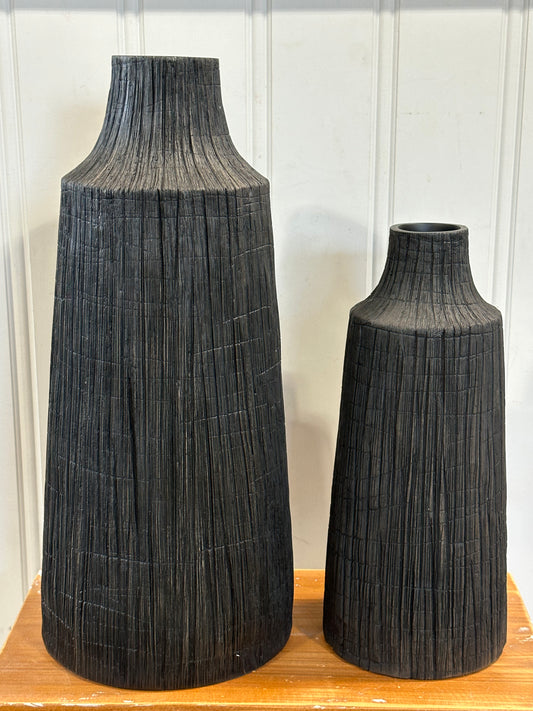 Vase / black etched lines